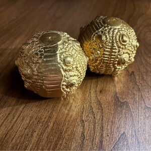 🔱 Anthropologie Gold Urchin Salt & Pepper Shaker Set 🔱 NWOT